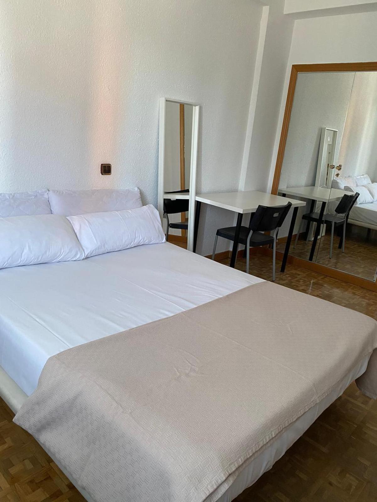 Encantadoras Habitaciones En La Castellana - Madrid — Photos 3
